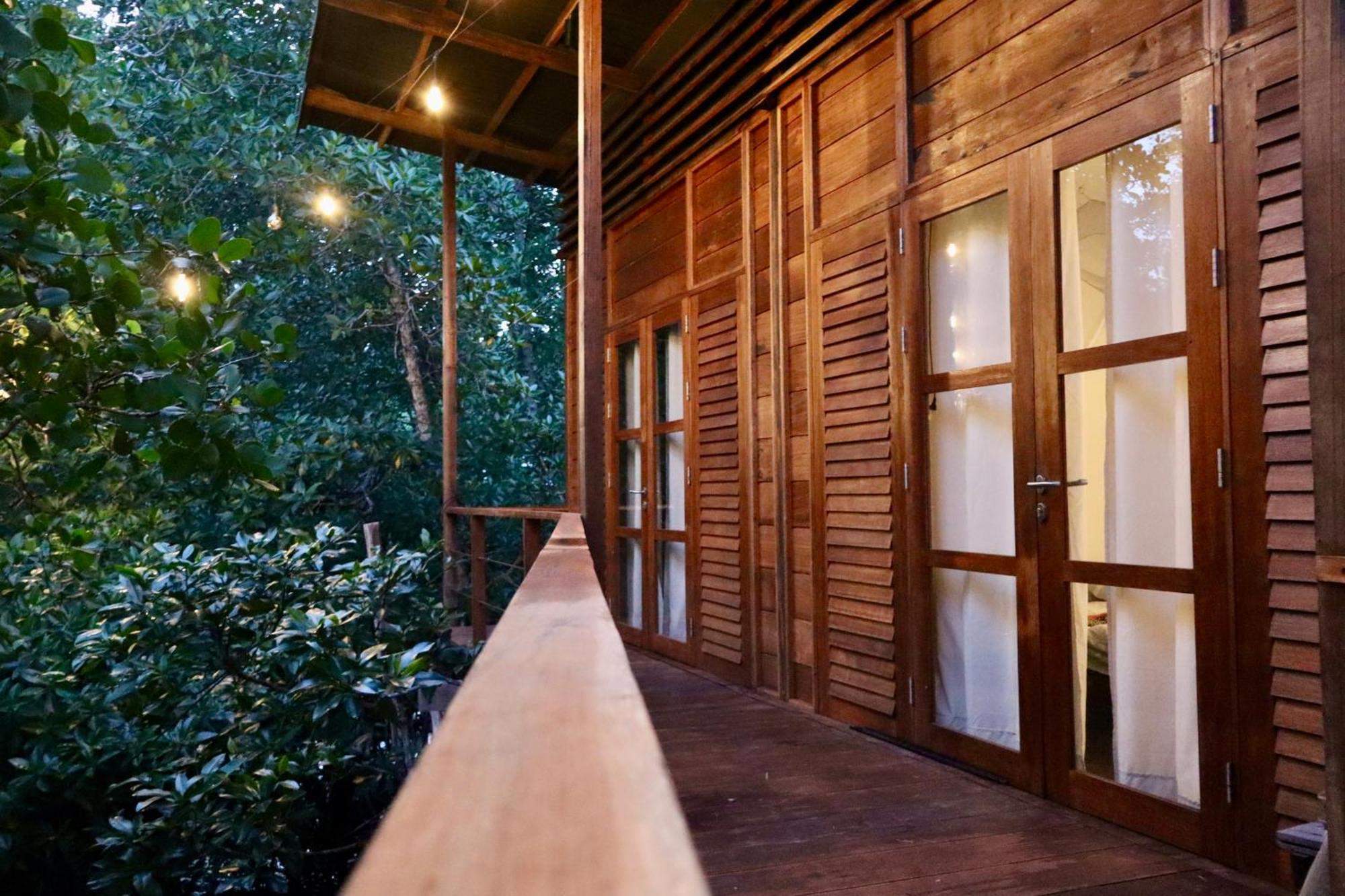 Villa Luzo & Tours Saonek Exterior foto